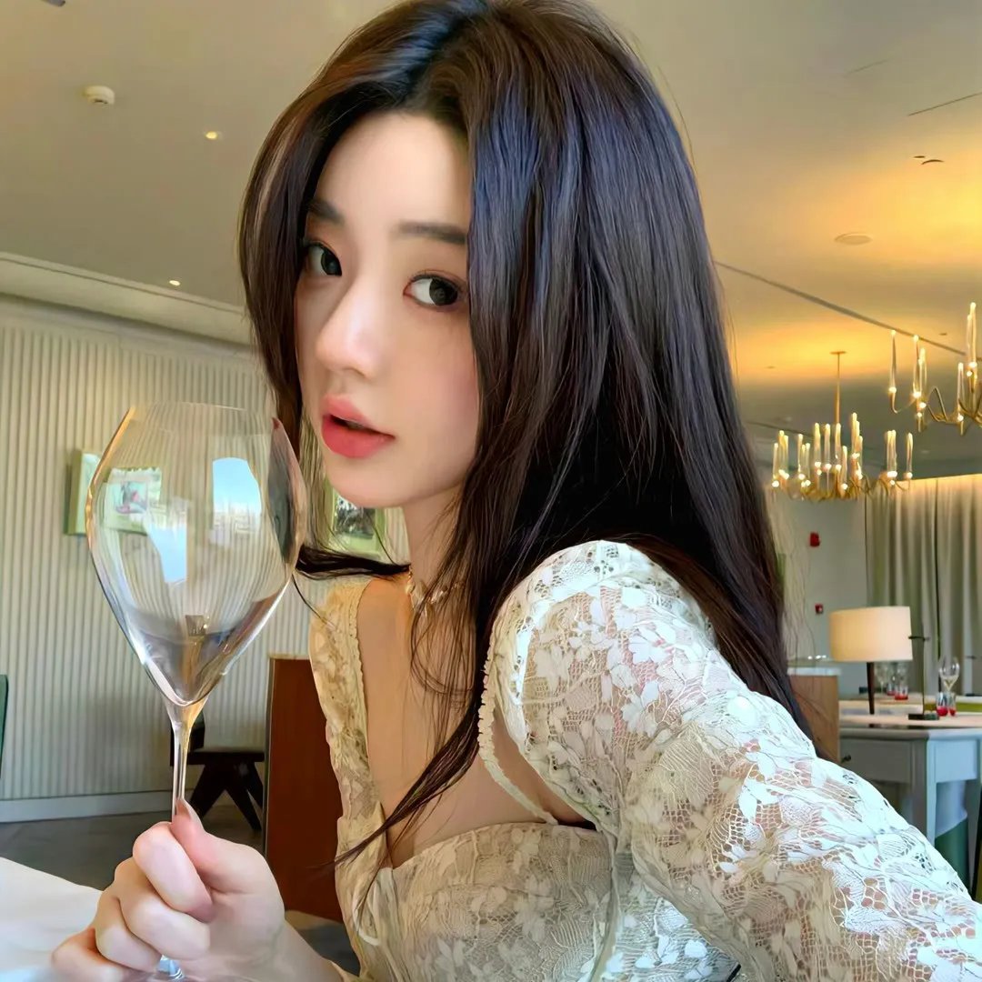阁楼里的花 海报